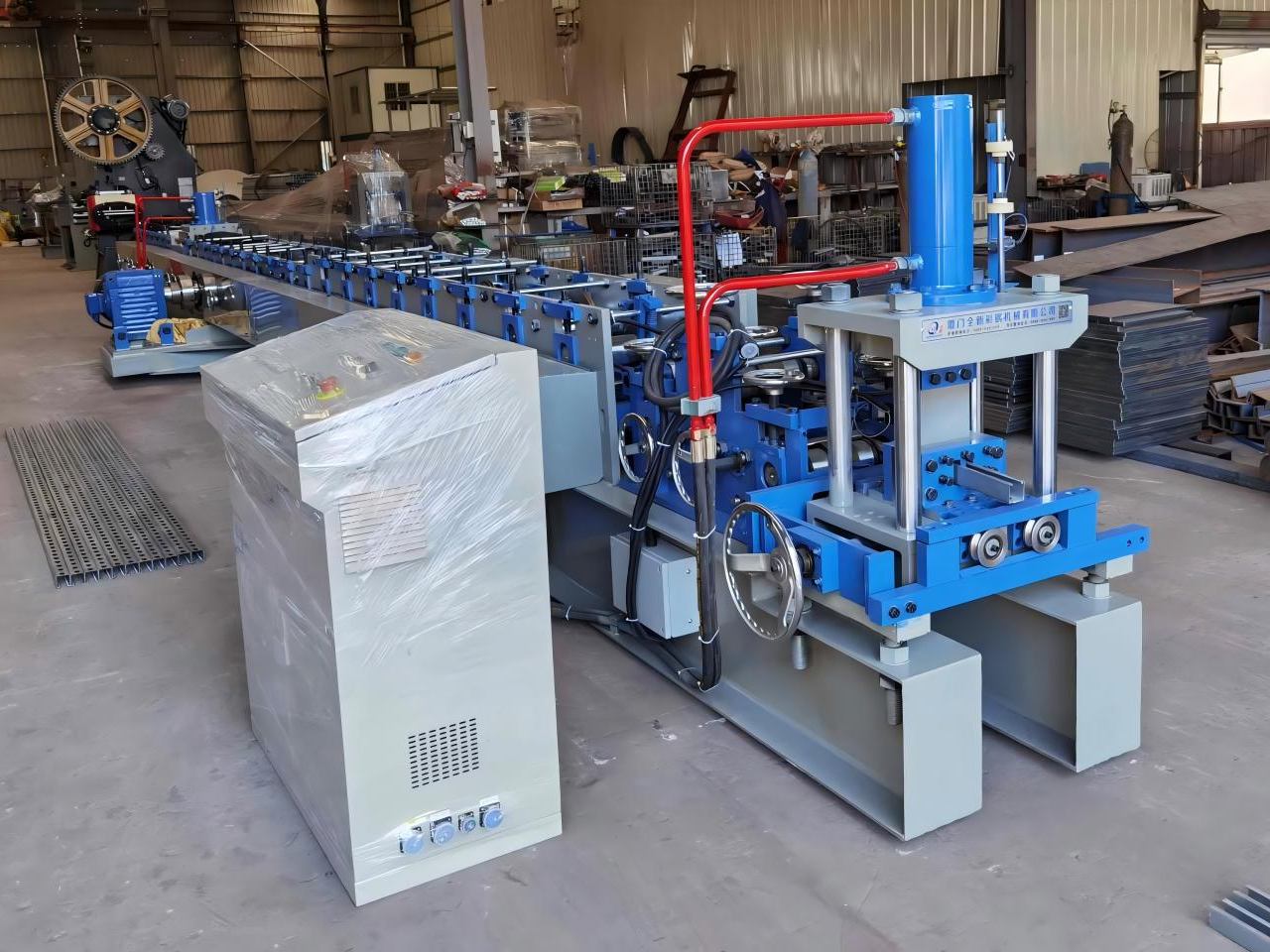 Günəş mötərizəsi Qətər üçün rulon təşkil edən maşın